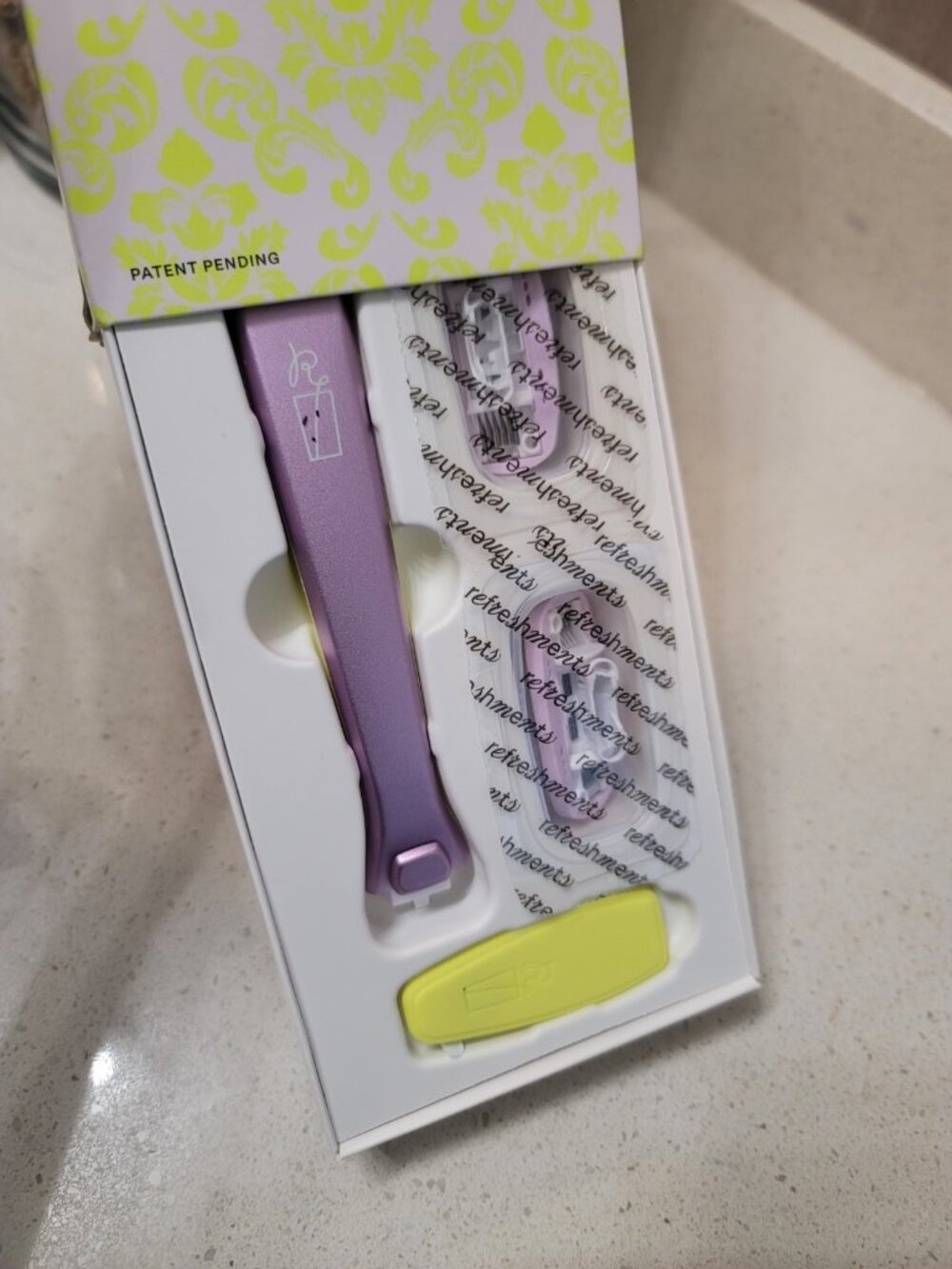 Refreshments Precision 5 Blade Sensitive Skin Magnetic Razor Kit (2) Razor Heads - Picture 3 of 3